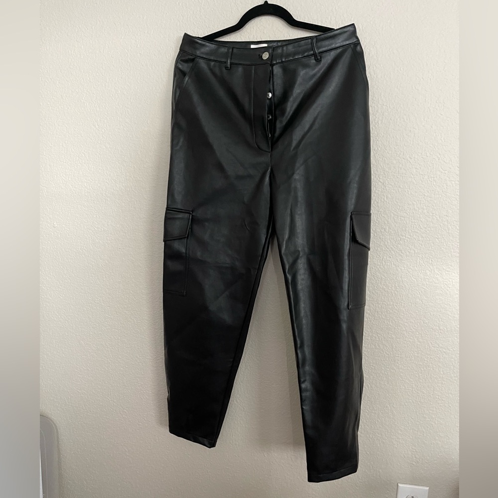 Aritzia • Wilfred faux leather cargo pant . Size 12